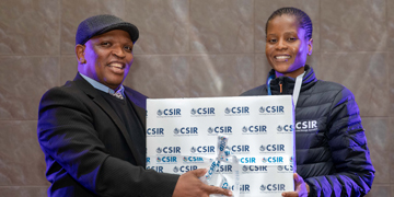 Dr Ndumiso Cingo handing prize to emerging researcher Vivey Phasha