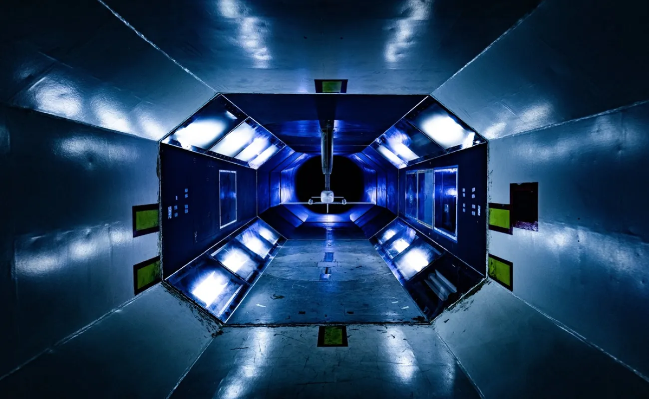 Light illuminating in tunnel